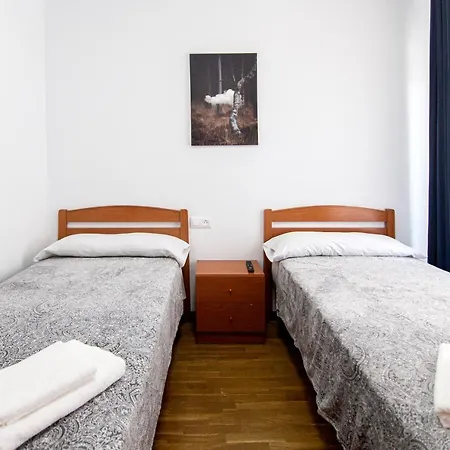 Yani's 1 Estrella Hostel Arriondas