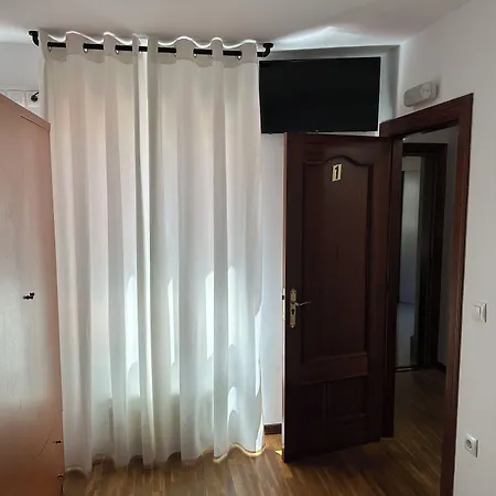 Yani's 1 Estrella Hostel *