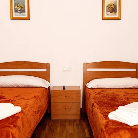 San Martin 1 Estrella Hostel Arriondas