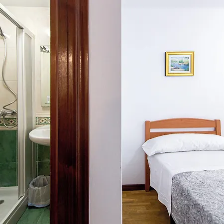 Hostel San Martin 1 Estrella *
