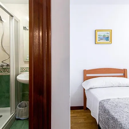Hostel San Martin 1 Estrella Arriondas