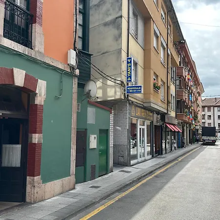 Yani's 1 Estrella Hostel