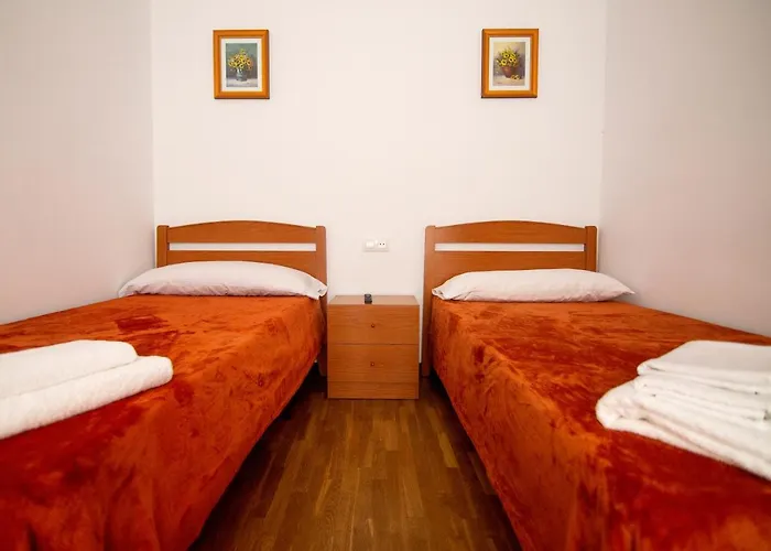 Hostel Yani's 1 Estrella *