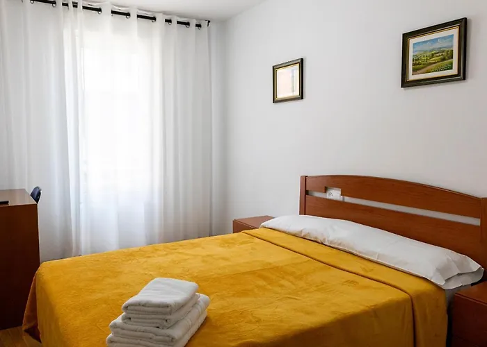 Hostel Yani's 1 Estrella Arriondas