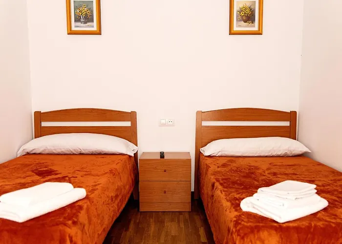 Yani's 1 Estrella Hostel Arriondas