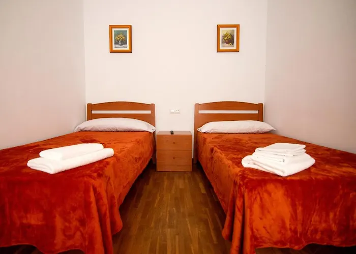 Hostel Yani's 1 Estrella Arriondas